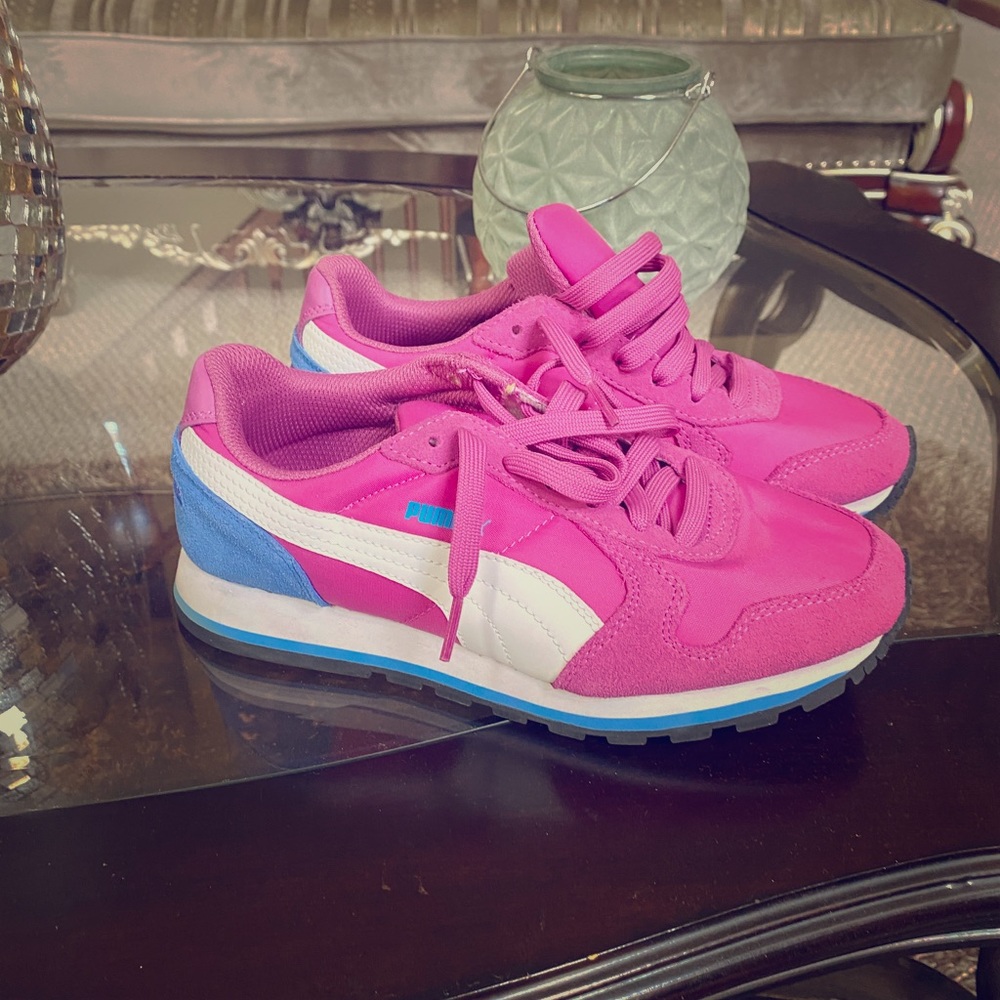 Size 4 kids Puma tennis shoes